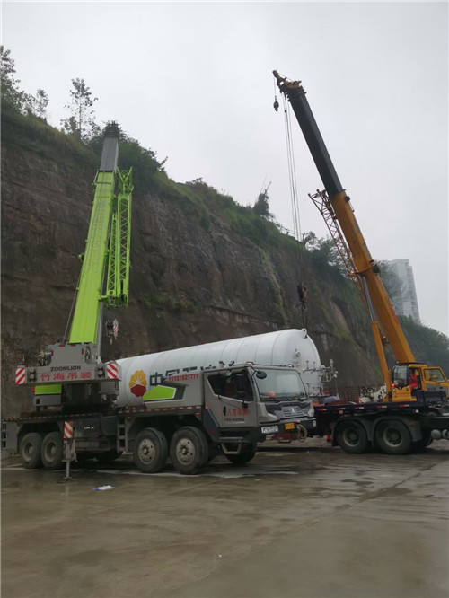 获嘉县“不怕风雨冻”—— 吊车的 “恶劣环境适应” 技术